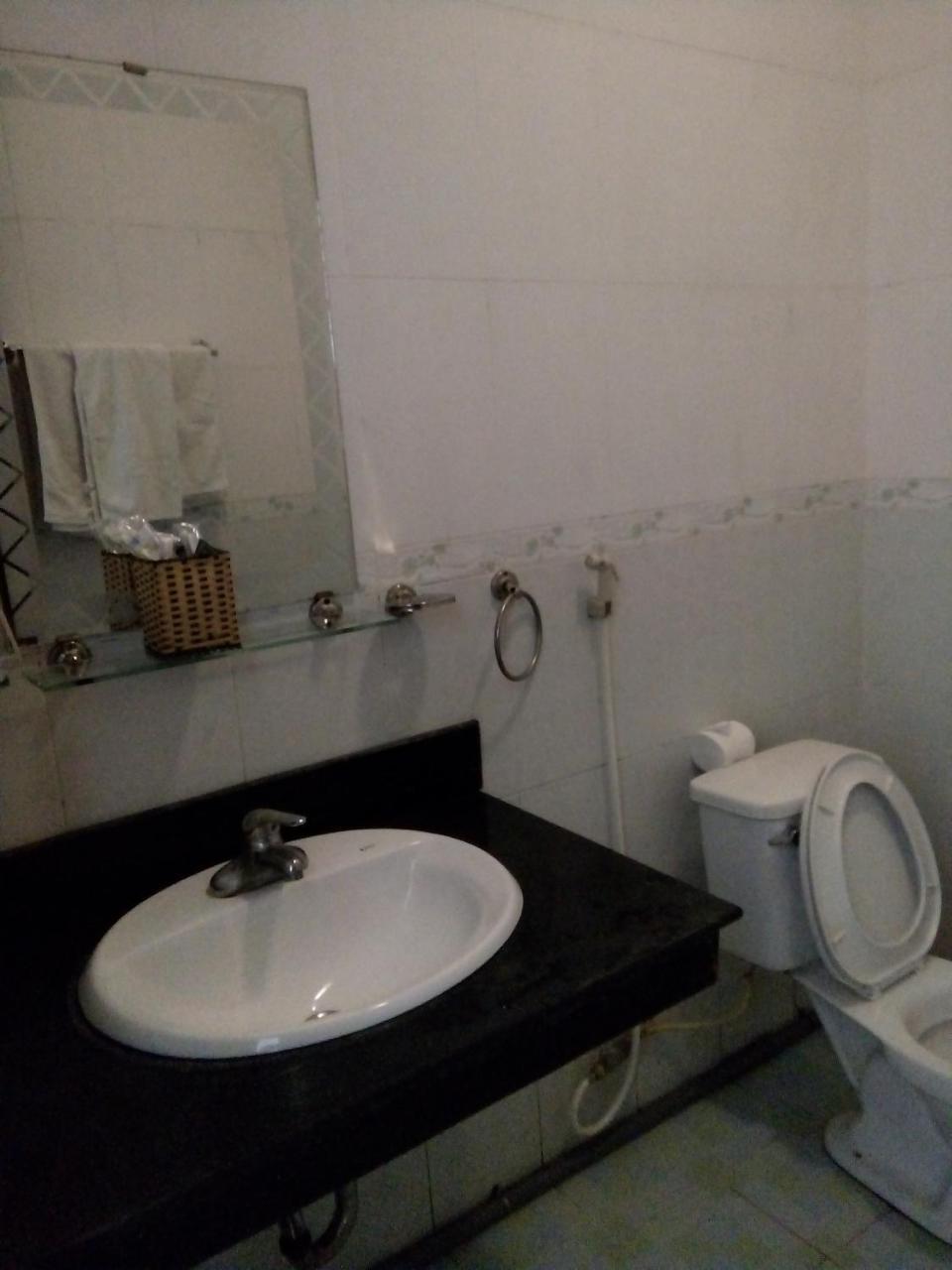 Khach San Thuong Mai Otel Yen Thinh Dış mekan fotoğraf